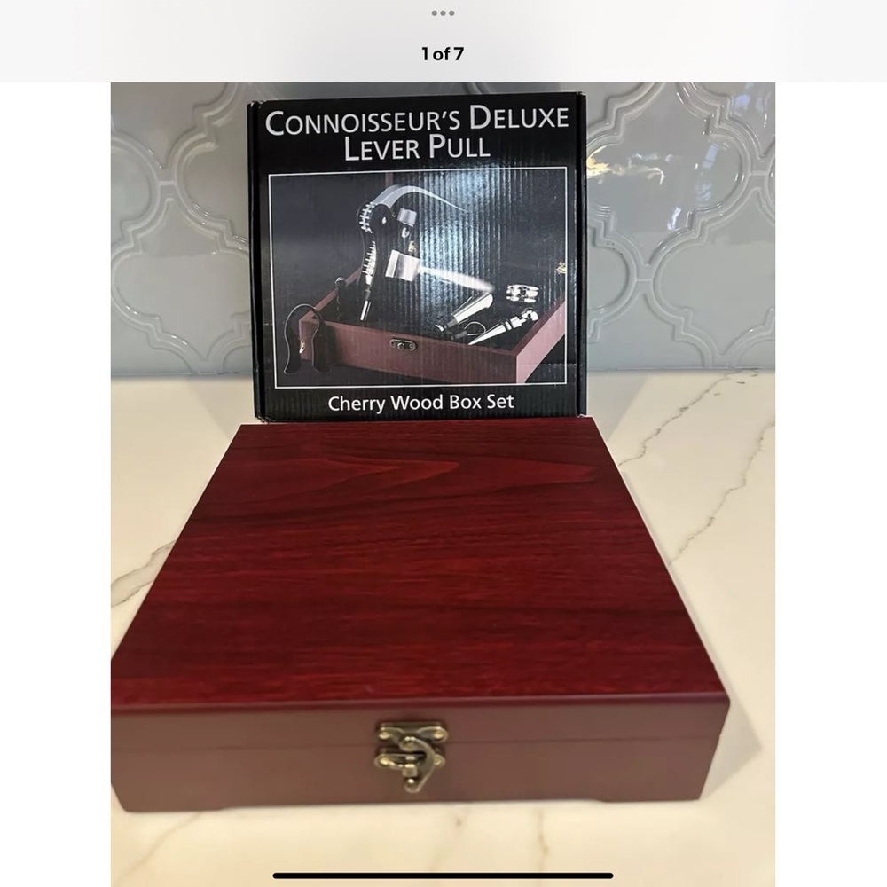 Deluxe Lever Pull Wine Set in Cherry Wood Box